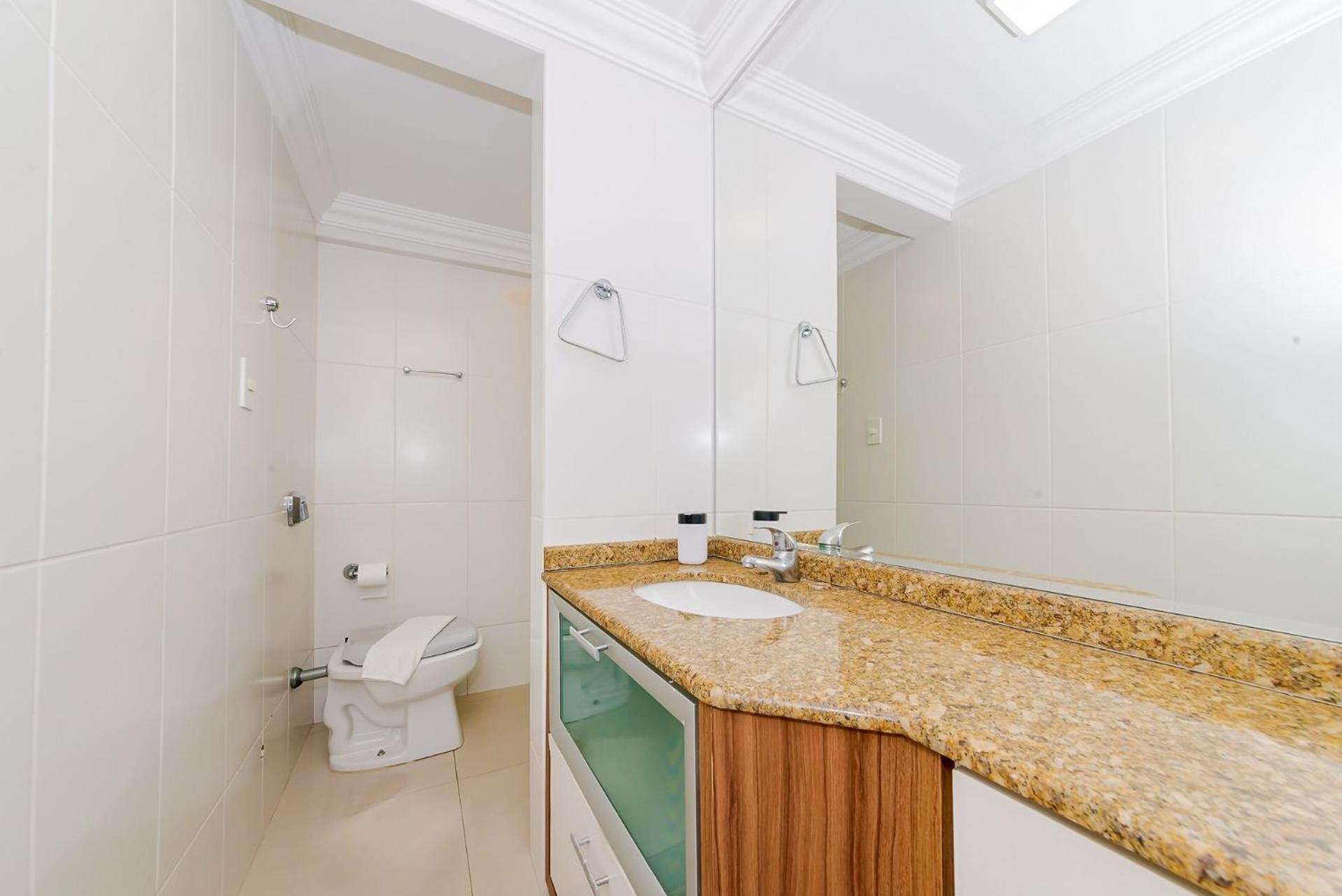 Apto Amplo 1Suite Mais 2Quartos - Quadra Mar 50M Da Praia - Somente Familiares Balneário Camboriú المظهر الخارجي الصورة